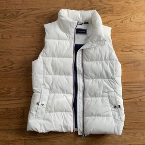 Tommy Hilfiger women’s puffer vest, great condition